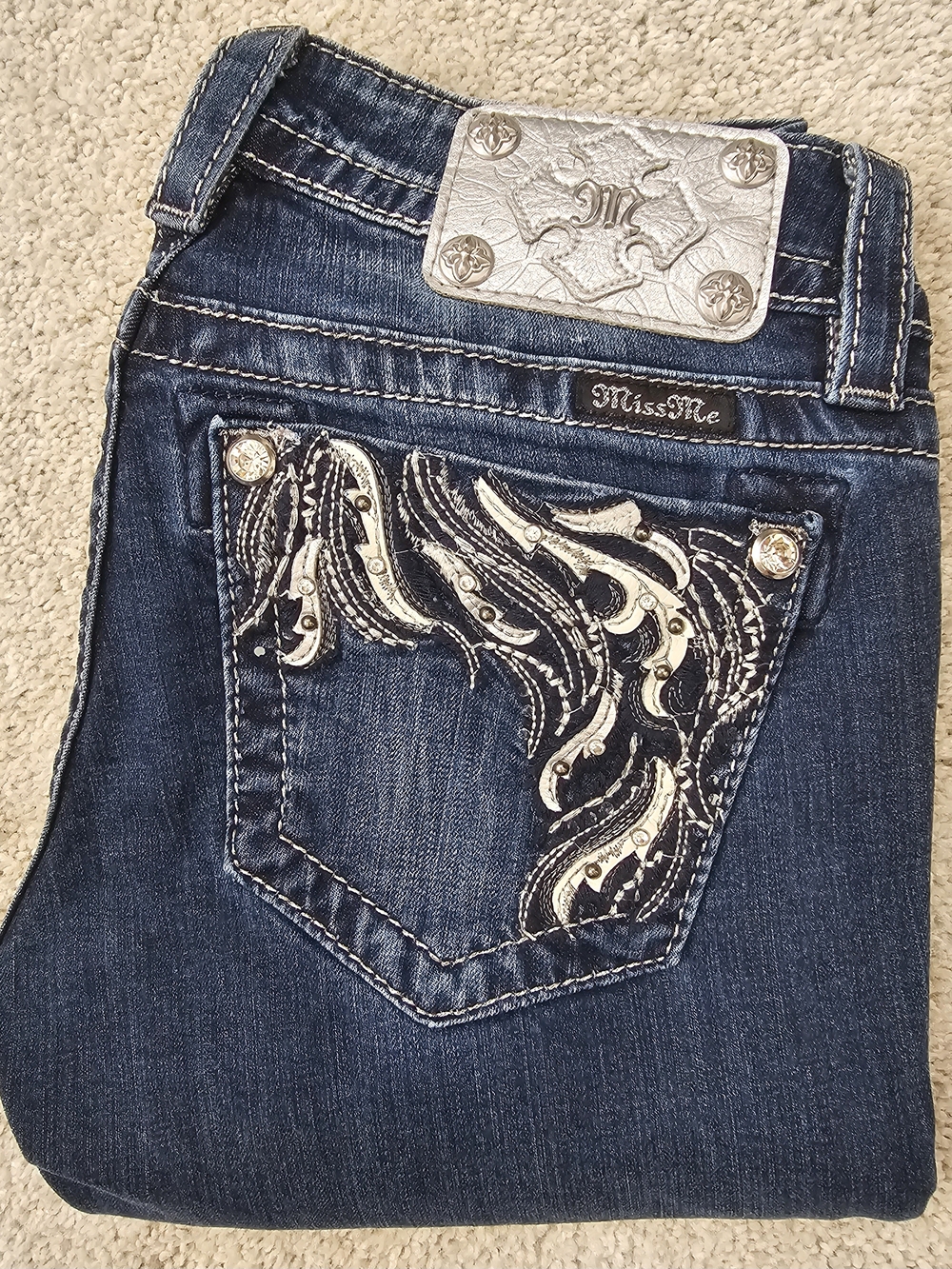 Miss Me Women's Dark Blue Embroidered Pocket Jeans Size 26x32